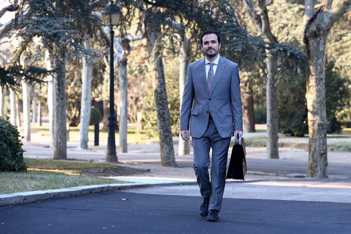 14/01/2020. The Minister for Consumer Affairs, Alberto Garzón, walks through the gardens of La Moncloa